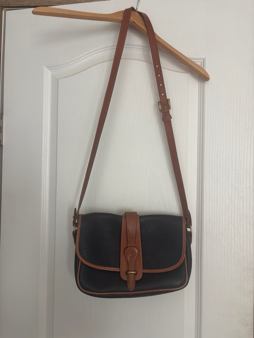 Vintage Classic Black Leather Dooney and Bourke Crossbody Bag